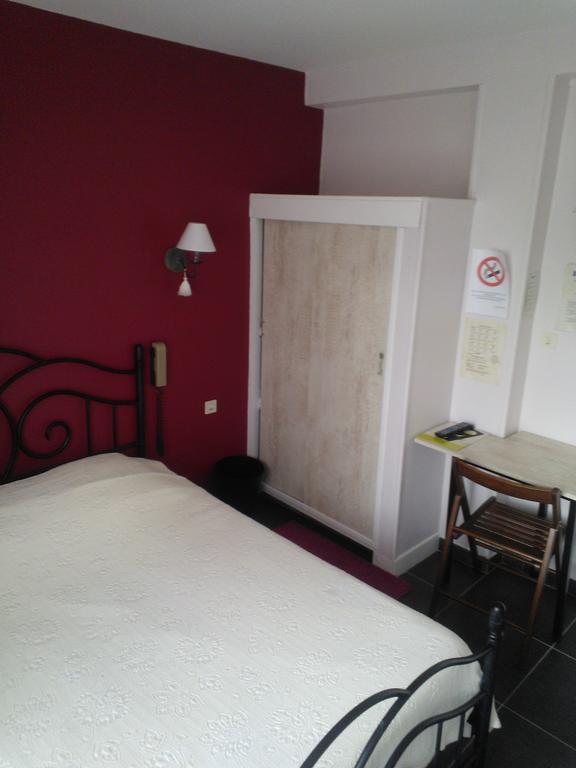 Hotel Logis Le Franco Belge Monthermé Pokoj fotografie